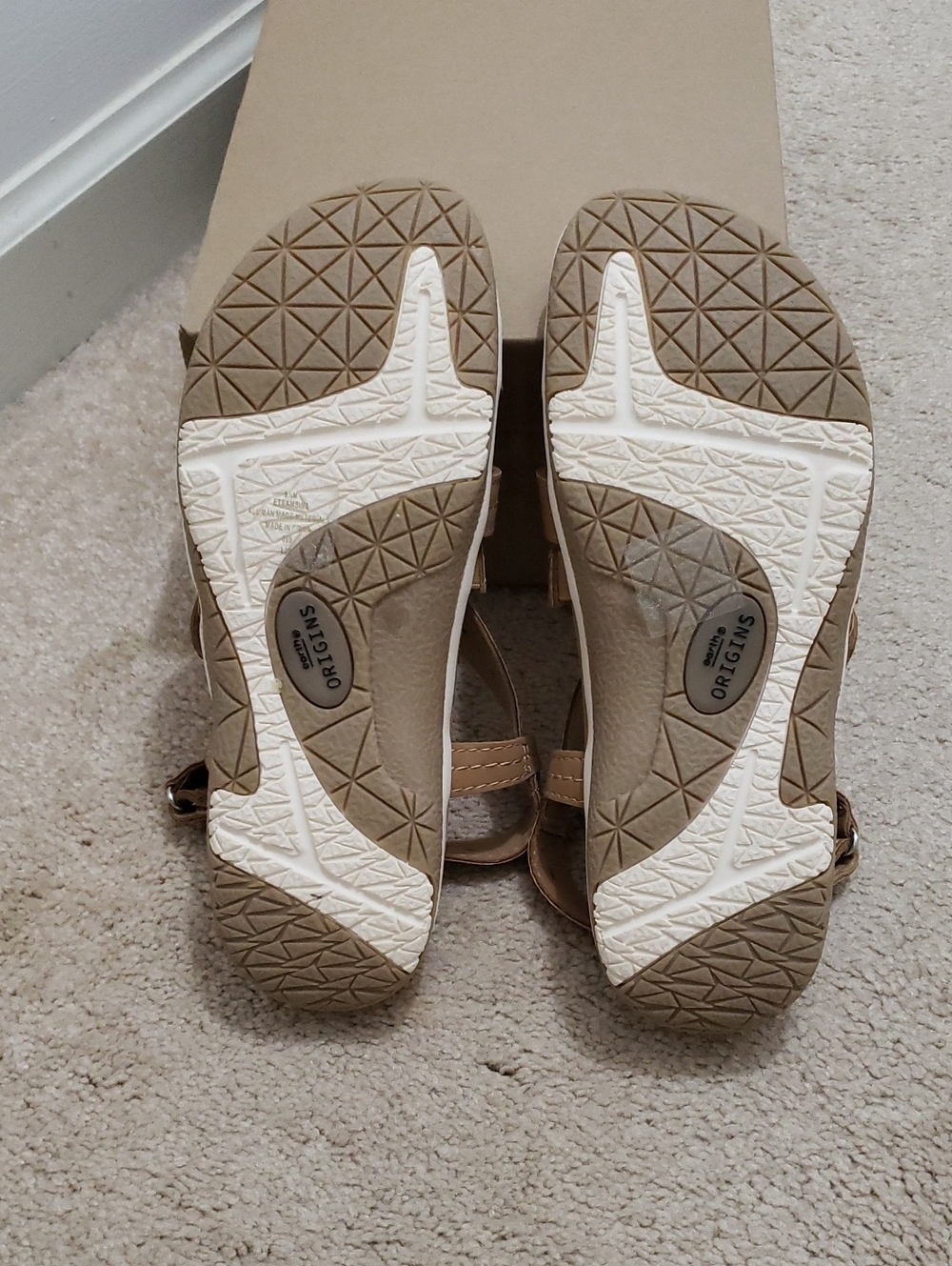 Earth Women's Samsin Strappy Flat Sandals In Tan. Size: 9.5 M - Picture 8 of 11